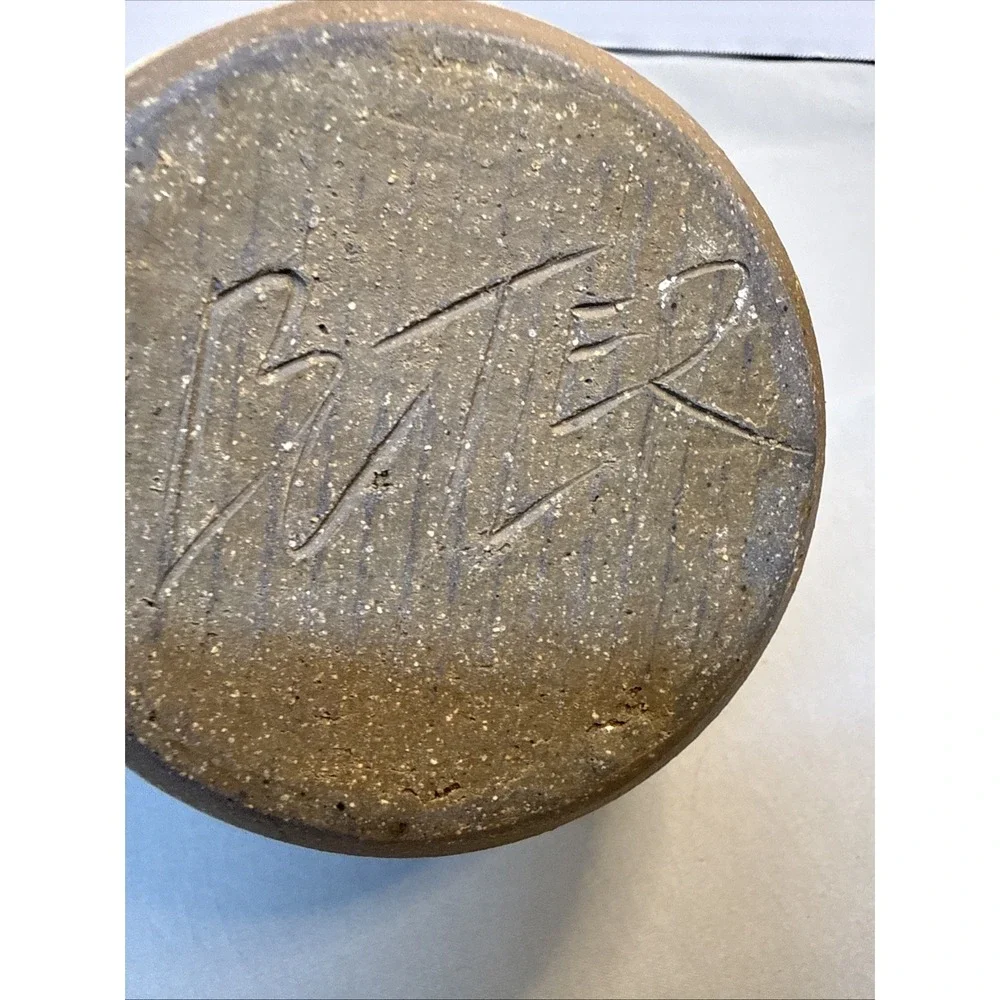 Butler pot vibrant imprint